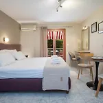 Athina Aparthotel 3*